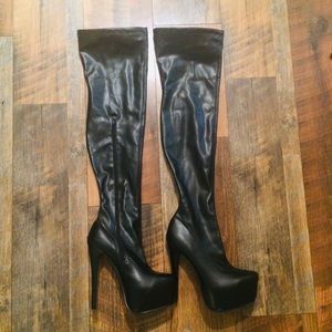 Publicité Thigh-high Faux Leather Boots, Size 7